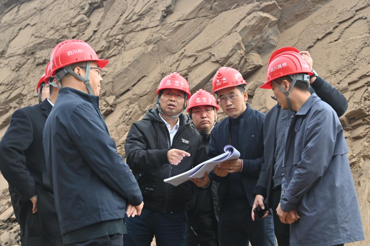 交建集团总工程师于志兵一行赴青川建峰灰岩矿项目检查安全生产工作